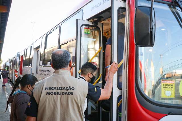 Com mais &ocirc;nibus nas linhas, movimento em terminais &eacute; tranquilo e organizado 
