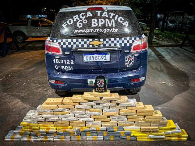 Traficante bate em &aacute;rvores e abandona carro com 132 Kg de coca&iacute;na em persegui&ccedil;&atilde;o