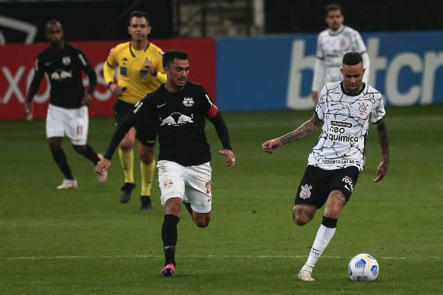 Corinthians cai no segundo tempo e leva virada do Bragantino em Itaquera