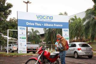 Ponto de vacinação no Albano Franco, em Campo Grande. (Foto: Henrique Kawaminami)