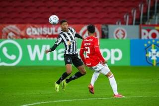 Lance durante partida entre Internacional e Atlético MG, válido pelo Campeonato Brasileiro Série A, realizado na cidade de Porto Alegre, RS, nesta quarta feira, 16. (Foto: Estadão Conteúdo) 