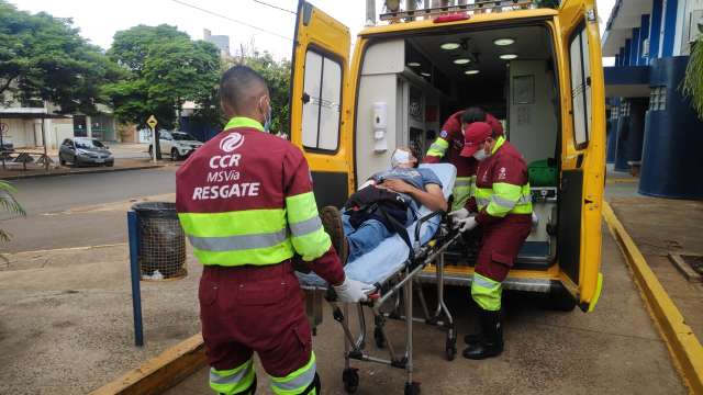 Atra&iacute;do para falso frete, caminhoneiro &eacute; ferido a tiro por assaltantes