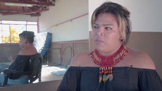 Ariela conta sobre sua vivência como mulher trans em aldeia urbana. (Foto: Reprodução Youtube)