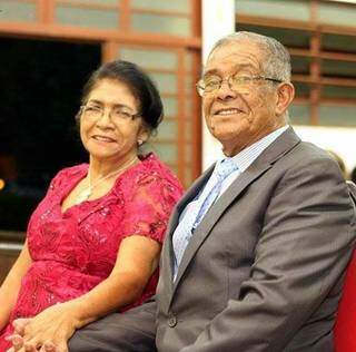 Pedro com a esposa, com quem completaria 55 anos de casamento em 11 de junho. (Foto: Arquivo da família)