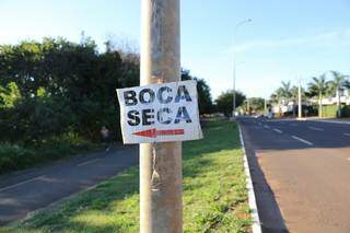 &#34;Boca seca&#34;, diz uma das placas antes de chegar no ponto de Rafael (Foto: Paulo Francis)