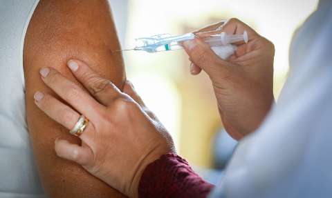 Ministério recebe 1 milhão de doses de vacina Coronavac