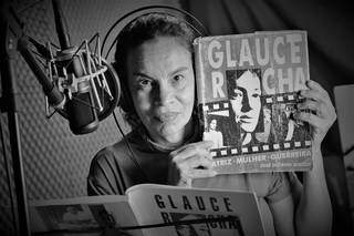 Andréia Freire idealizou podcast para contar as histórias do livro de José Octavio Guizzo sobre Glauce Rocha. (Foto: Eduardo Medeiros)