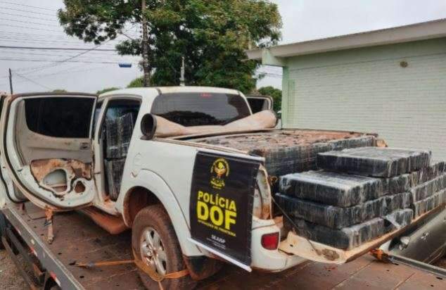 Caminhonete roubada h&aacute; 2 anos no PR &eacute; abandonada em MS com 1,1 t de maconha 