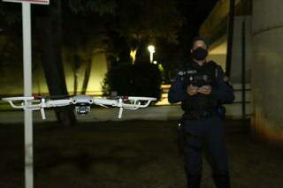 Dois drones vão auxiliar equipes da Guarda Municipal da fiscalização de festas clandestinas e aglomerações (Foto: Kisie Ainoã)