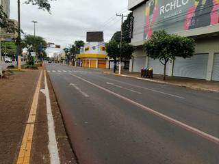 Lojas da Avenida Marcelino Pires fechadas durante o lockdown em Dourados (Foto: Arquivo)