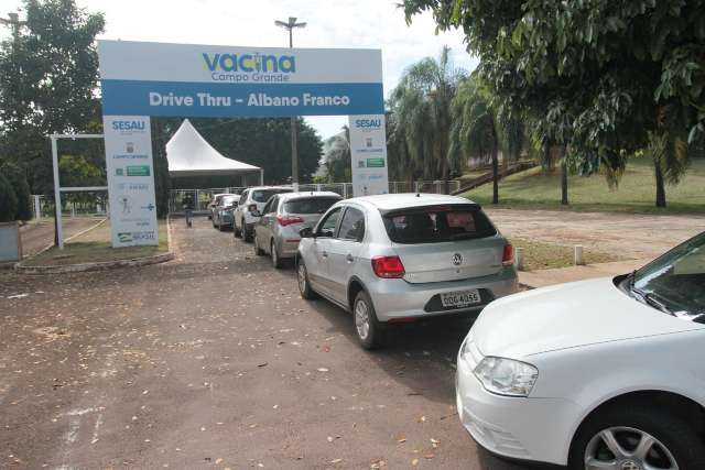S&aacute;bado tem vacina para quem passou dos 48
