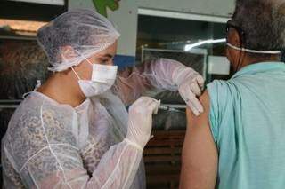 Agora para vacinar segunda dose da Coronavac, público precisa agendar. (Foto: Divulgação/Prefeitura de Três Lagoas)