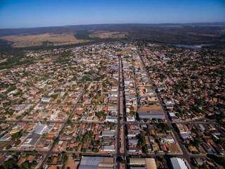 Vista aérea de Coxim, cidade a 253 quilômetros de Campo Grande. (Foto: Divulgação)