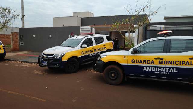 Homem v&ecirc; viatura, pula muro e Guarda encontra entreposto do tr&aacute;fico