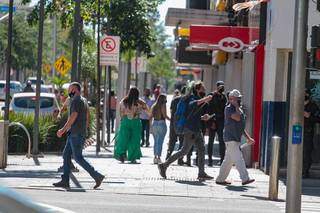 Movimento de pedestres no Centro da Capital. (Foto: Marcos Maluf) 