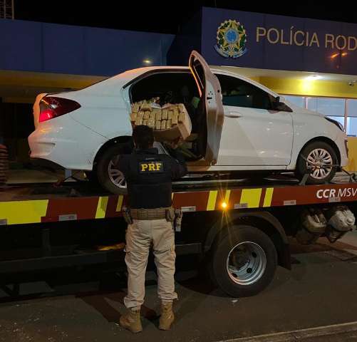 Traficante colide justamente em pra&ccedil;a de ped&aacute;gio e &eacute; pego com 378 kg de maconha 