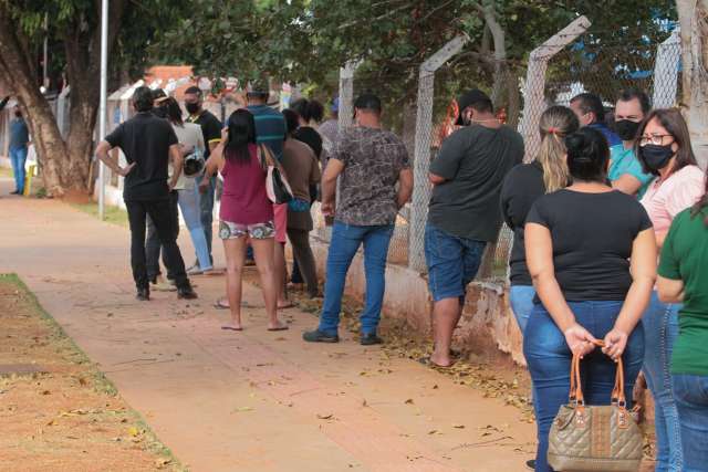 Depois de 5 dias sem vacina, campo-grandense chega 7 horas antes da retomada