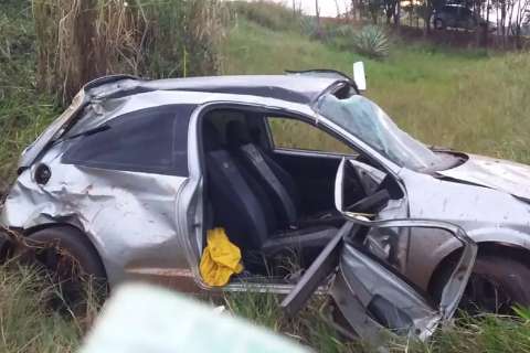 Jovem de 24 anos morre em acidente depois de ser arremessado de veículo 