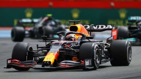 Verstappen ultrapassa Hamilton a duas voltas do fim e vence GP da França
