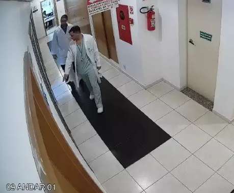 M&eacute;dico &eacute; obrigado a encerrar atendimentos de pacientes com covid em condom&iacute;nio 