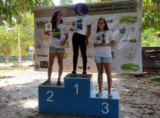 Luiza Duarte Cavallieri e Estefani Silva Balbuena subiram no pódio na categoria feminina (Foto: Divulgação)