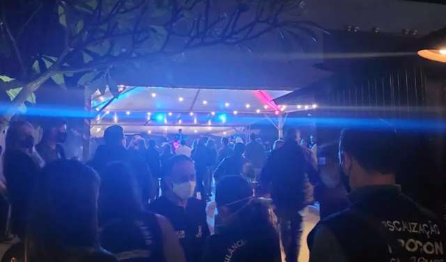 Opera&ccedil;&atilde;o &quot;Toler&acirc;ncia Zero&quot; contra a covid prendeu 12 pessoas e fechou 20 bares