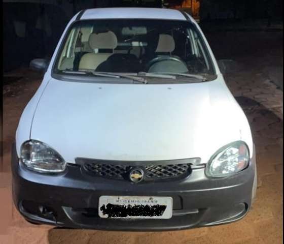 Pai e filho s&atilde;o presos ap&oacute;s carro furtado ser anunciado a R$ 2,5 mil na internet