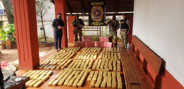 Ag&ecirc;ncia antidrogas encontra 1.500 quilos de maconha em acampamento narco