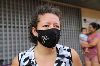Silvana da Silva relata que além do desemprego, tem lutado contra as sequelas deixadas pelo coronavírus. (Foto: Kísie Ainoã)