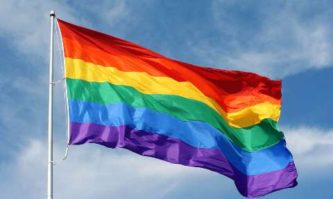 Semana do Orgulho LGBT tem lives e ações em praça