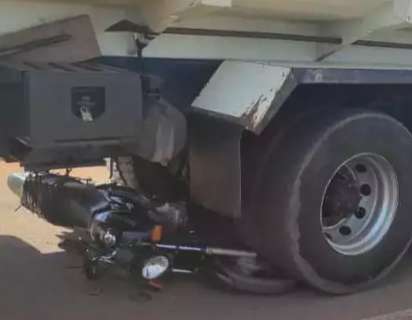 Acidente entre moto e caminhão-caçamba mata músico de 46 anos