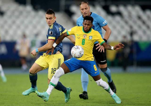 Brasil sofre, mas vence Col&ocirc;mbia de virada e mant&eacute;m 100% na Copa Am&eacute;rica