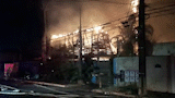 Com 3 explosões, incêndio acorda moradores e destrói espaço de festas