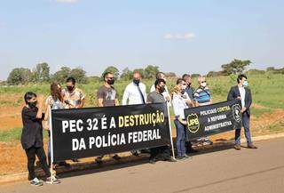 Agentes da Policia Federal alegam que proposta irá detruir a instituição (Foto: Paulo Francis)