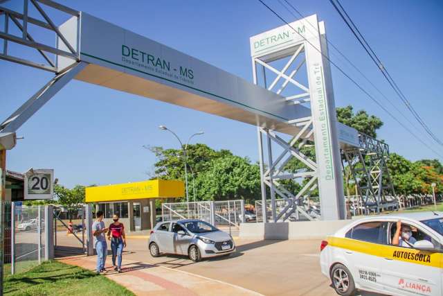 Depois de 15 dias, Detran retoma atendimento presencial em 43 cidades 