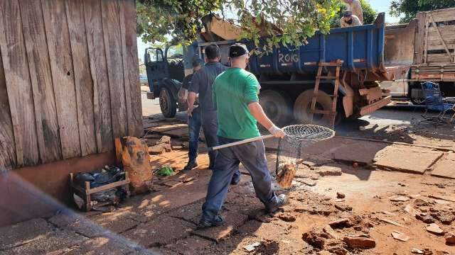 Presas, irm&atilde;s viviam em casa com 189 animais, infesta&ccedil;&atilde;o de ratos e baratas