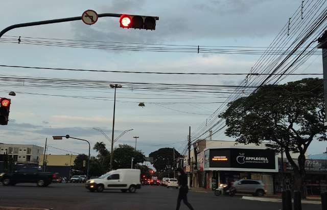 Dourados reduz toque de recolher e libera música ao vivo, boliche e sinuca