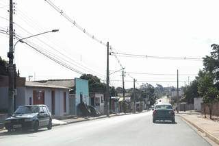 Rua Marquês de Herval, conhecida como &#34;Corredor do Nova Lima&#34; em Campo Grande. (Foto: Paulo Francis)