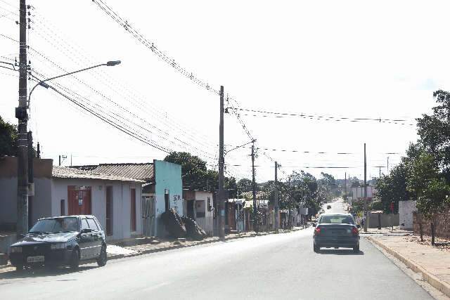 &quot;Rapaz j&aacute; caiu morto no quintal&quot;, lembra moradora ao comemorar mudan&ccedil;a em regi&atilde;o
