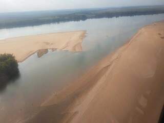 Registro de trecho do rio Paraná feito durante sobrevoo de militares dos três estados que vão fiscalizar e garantir a proteção dos cardumes presos devido ao baixo nivel de água do rio Paraná (Foto PMA)