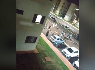 Ao chegar com mudan&ccedil;a, mulher encontra desconhecido morando em apartamento 