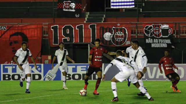 Ponte Preta arranca empate com Brasil de Pelotas  