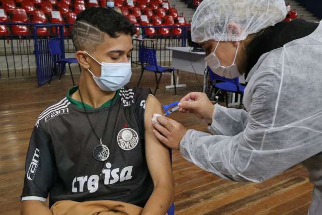 Tem 44 anos? J&aacute; pode tomar vacina na Capital