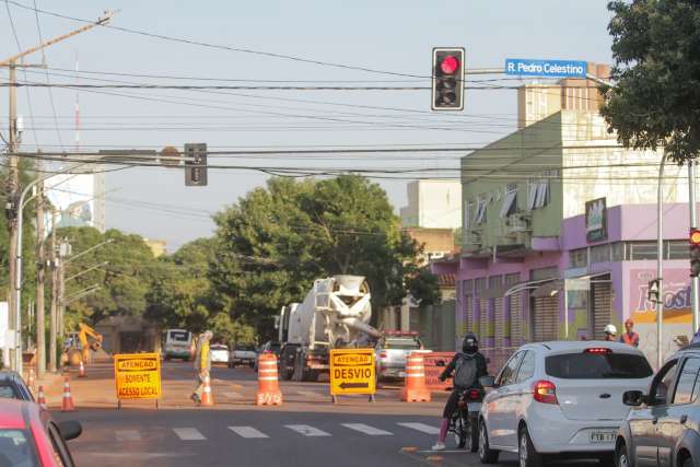 Obra de drenagem no centro interdita parcialmente trecho da rua Joaquim Murtinho