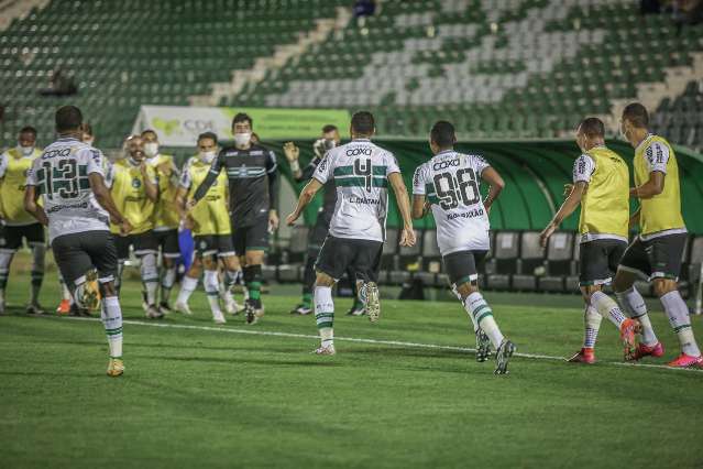 Coritiba bate o Guarani, vence a terceira seguida na S&eacute;rie B e cola nos l&iacute;deres