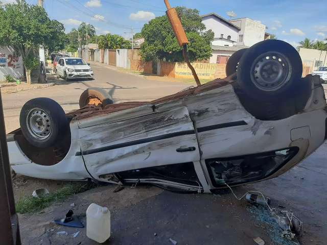 Motorista invade a contram&atilde;o e provoca capotamento no Taquarussu