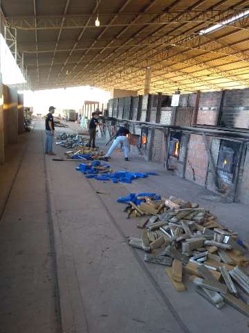 Policiais incineram 7,2 toneladas de drogas em f&aacute;brica de cer&acirc;mica 