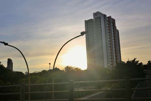 Antes da frente fria, s&aacute;bado ainda ser&aacute; de calor e m&aacute;xima de at&eacute; 37&deg;C 