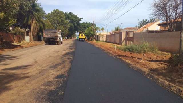 Pavimenta&ccedil;&atilde;o e drenagem avan&ccedil;am em s&aacute;bado de obras no Nova Campo Grande