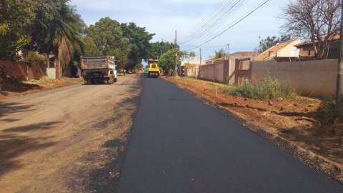 Pavimentação e drenagem avançam em sábado de obras no Nova Campo Grande